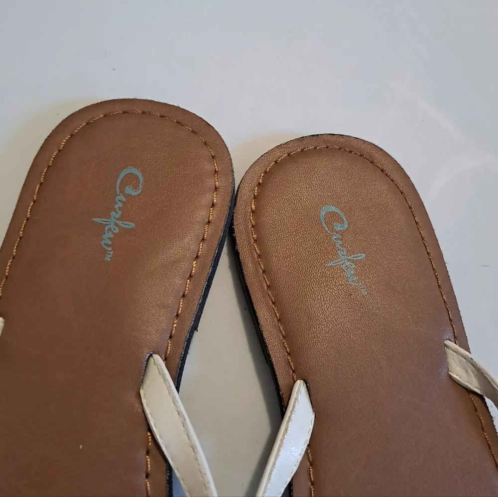 Curfew White Thong Sandals Size 9